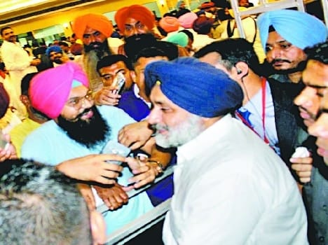 Sukhbir arrived Moga , then took a dig at Congress